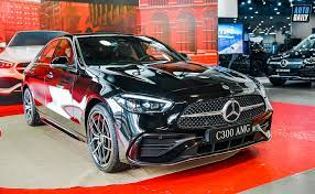 Hầu hết khách hàng đều bị chinh phục bởi vẻ ngoài bắt mắt của Mercedes C300 AMG 2022 ngay từ cái nhìn đầu tiên.