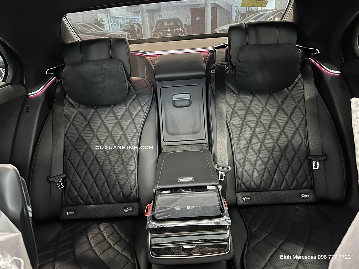 Khoang nội thất thương gia trên xe Mercedes S450 Luxury 2023