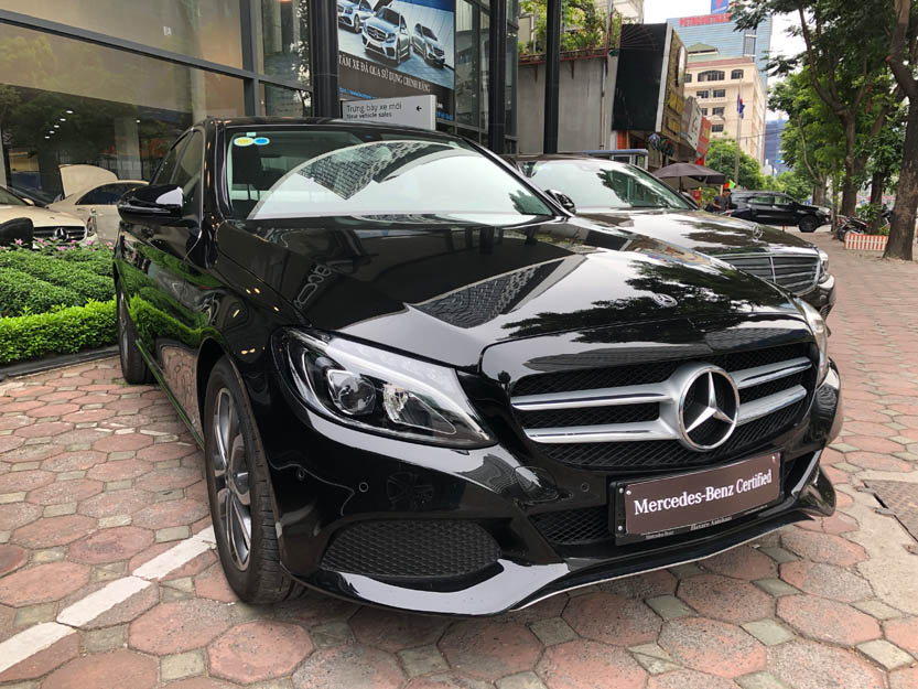 Bán xe Mercedes C200 cũ đời 2018 màu Đen chạy 6358 Km