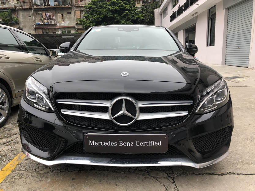 Bán xe Mercedes C300 AMG cũ đăng ký 2018 màu Đen nội thất Đỏ chạy 3899 Km
