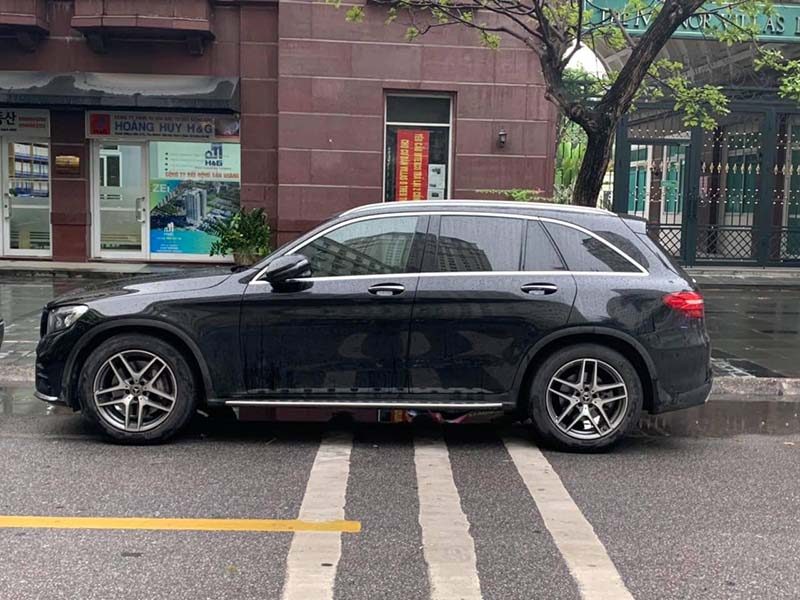 2018 MercedesBenz GLCclass Review Pricing and Specs